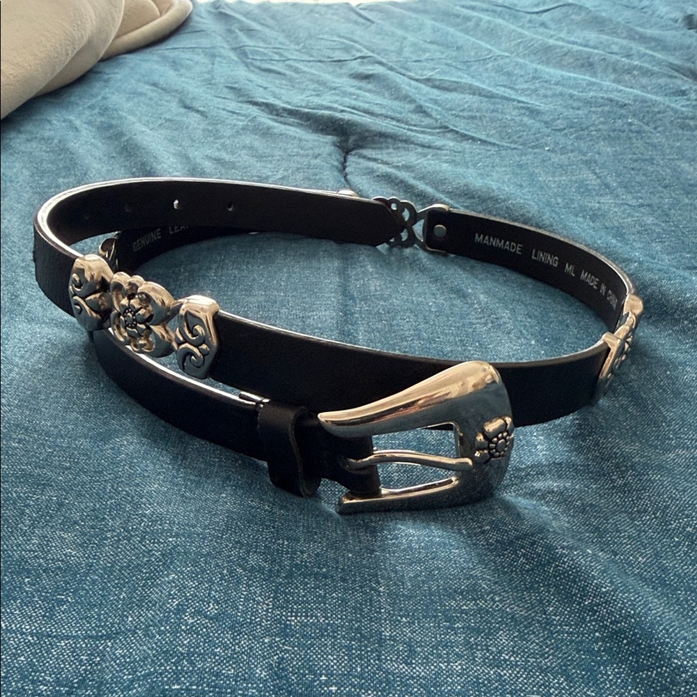 Elegant Black Western Leather Belt with Silver Accents size M/L